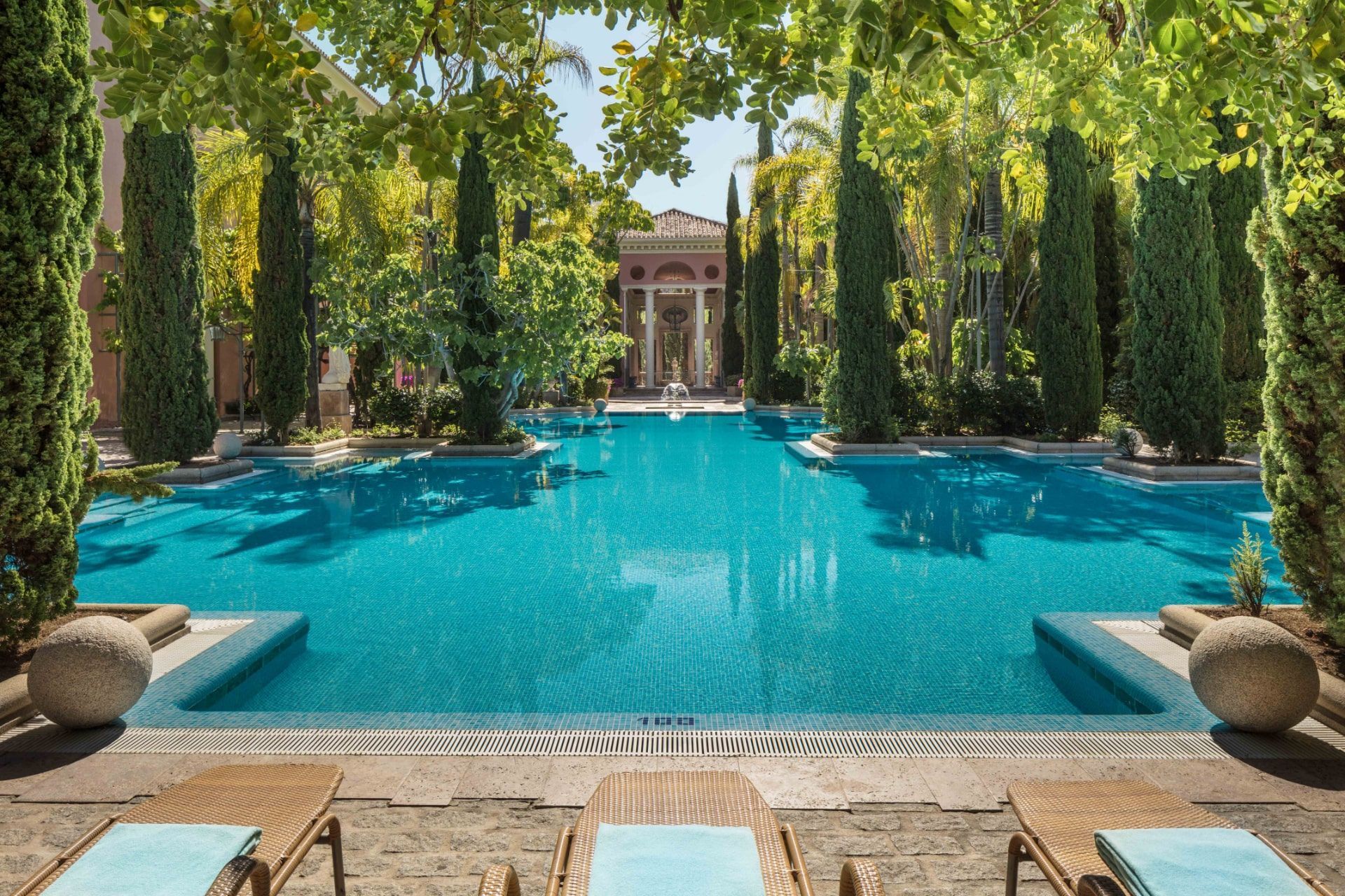 Anantara-Villa-Padierna-Palace-exterior1