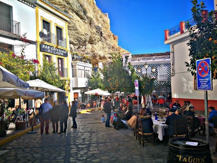 Plaza Andalucía Setenil de las Bodegas