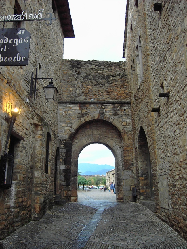 Puertas de la muralla en Aínsa