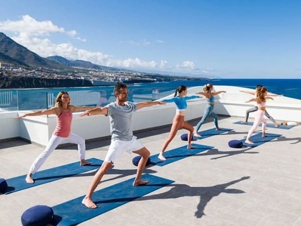 Retiro 3 Tenerife yoga en terraza