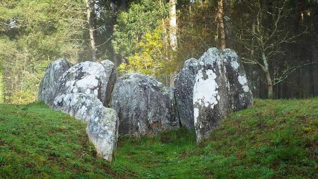 Sepulcro megalítico de Cova da Moura