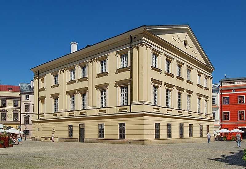 Tribunal de la corona y ruta subterránea