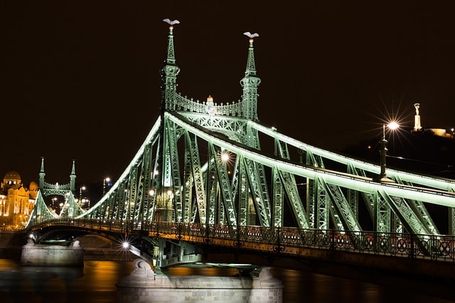 puente de la libertad de budapest