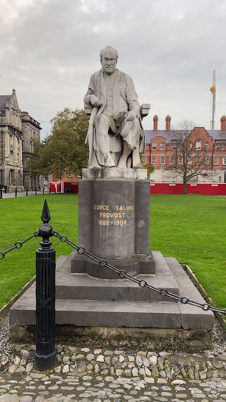 estatua trinity college