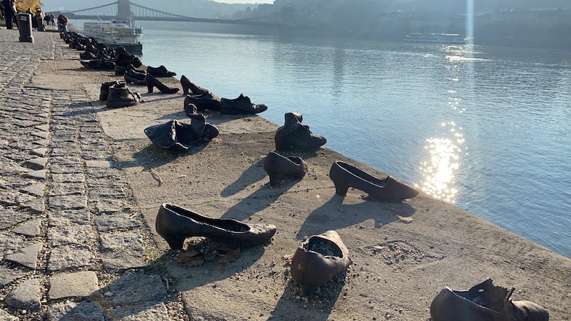 monumento de los zapatos