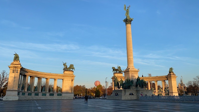 plaza de los héroes de budapest
