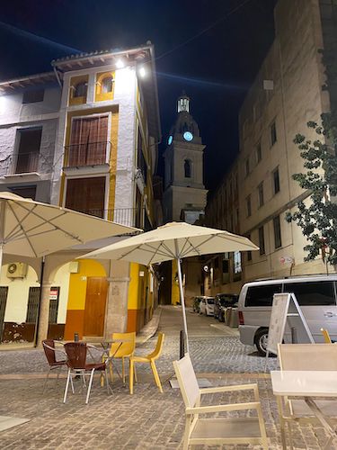 plaza del mercado e iglesia